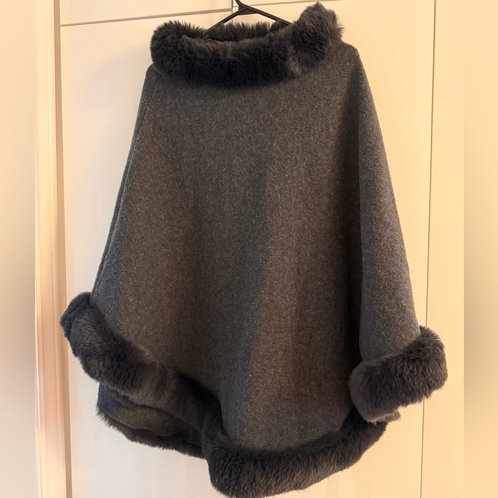 Modena Chic Charcoal Fur-Trimmed Women's Poncho